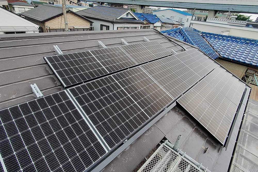 設置後の太陽光パネル