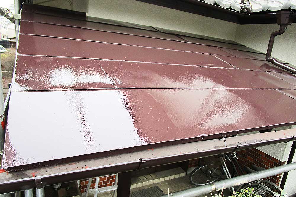塗装後の玄関屋根
