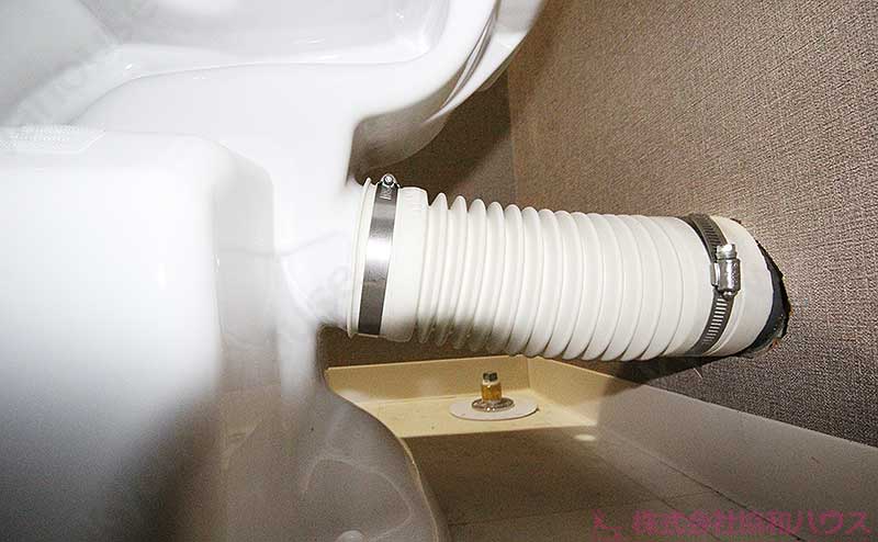 アキレスジョイントを便器排水口に固定