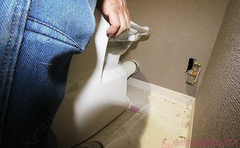 トイレ便器を運び込み