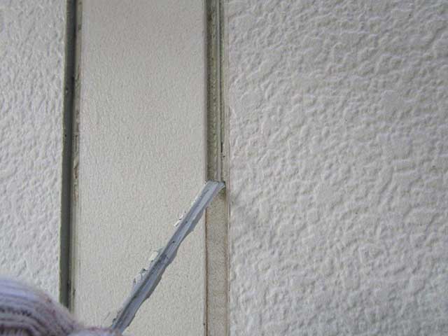 既存のコーキング剥がし