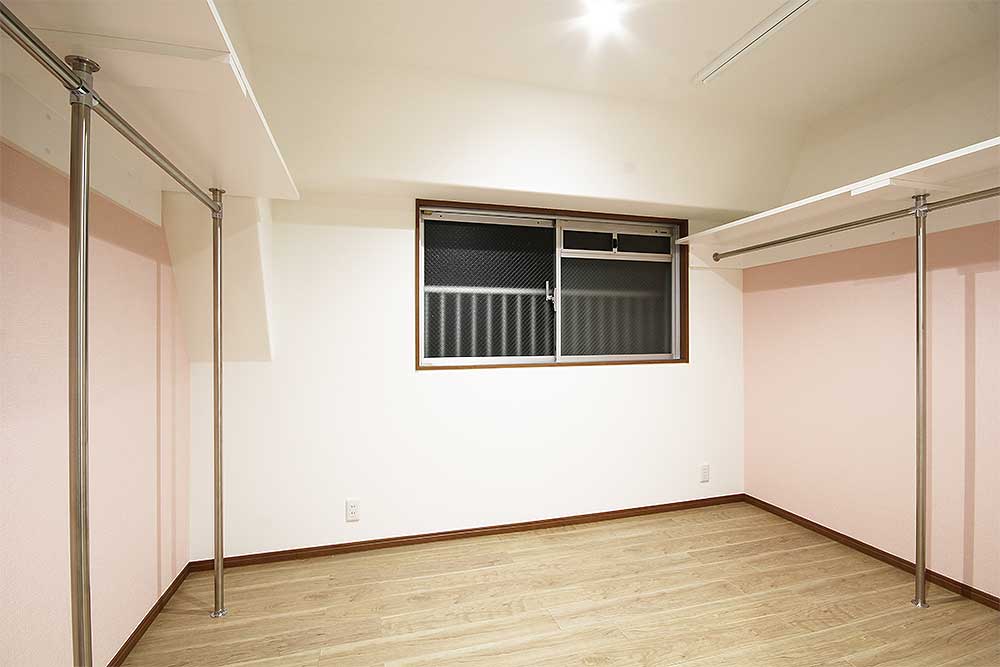 施工後の衣裳部屋