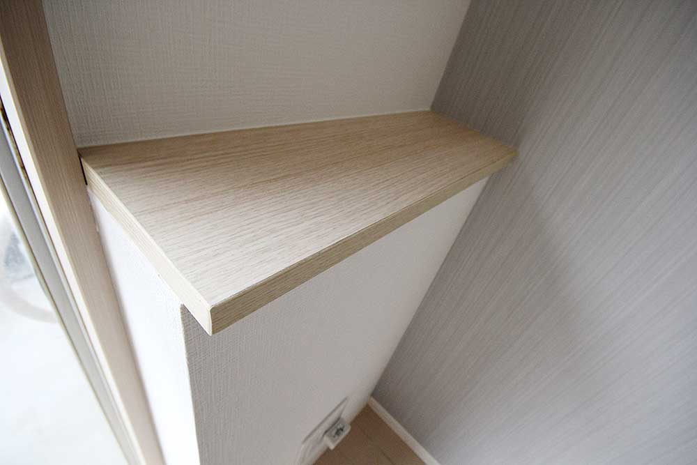 配管飛び込み口部分棚板