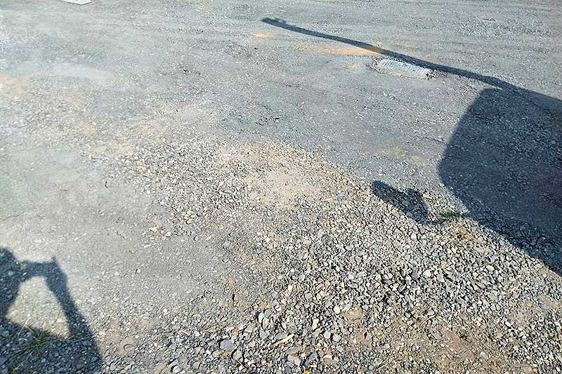施工後の砂利を敷設して転圧した駐車場