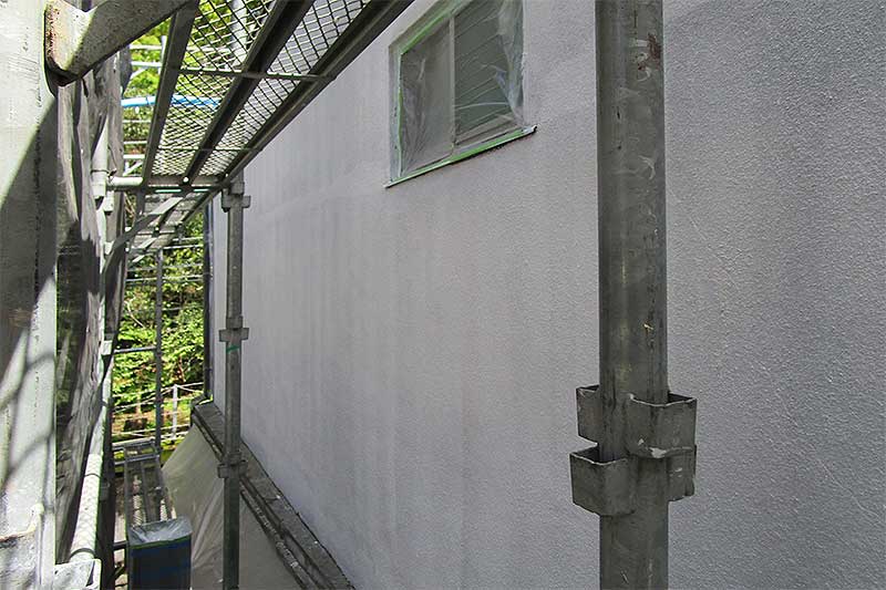 下塗りが完了した外壁