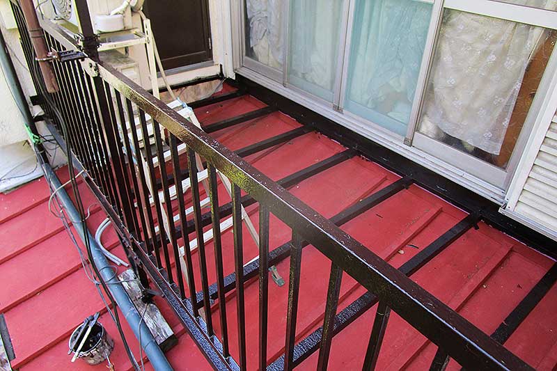 ベランダ手摺りの上塗り作業完了