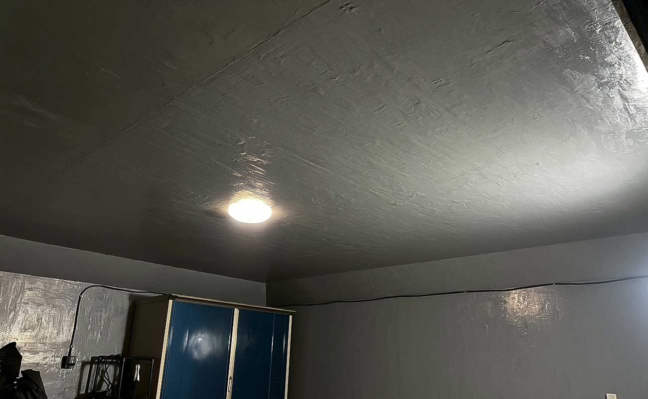 埼玉県入間市　擁壁車庫ひび割れ補強