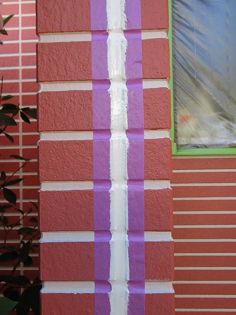 目地にコーキング打ち込み