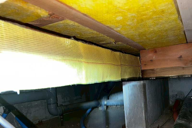 アラミドとタフロンウッドで施工した床下木部