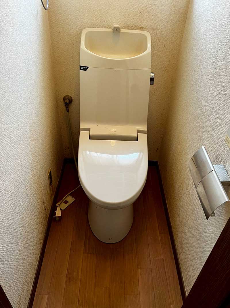 交換前のトイレ