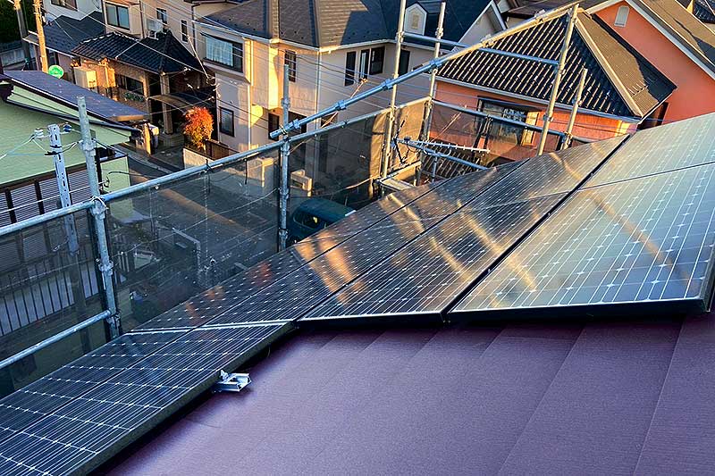 カバー工法ガルバ張り込み・太陽光脱着工事が完了した屋根