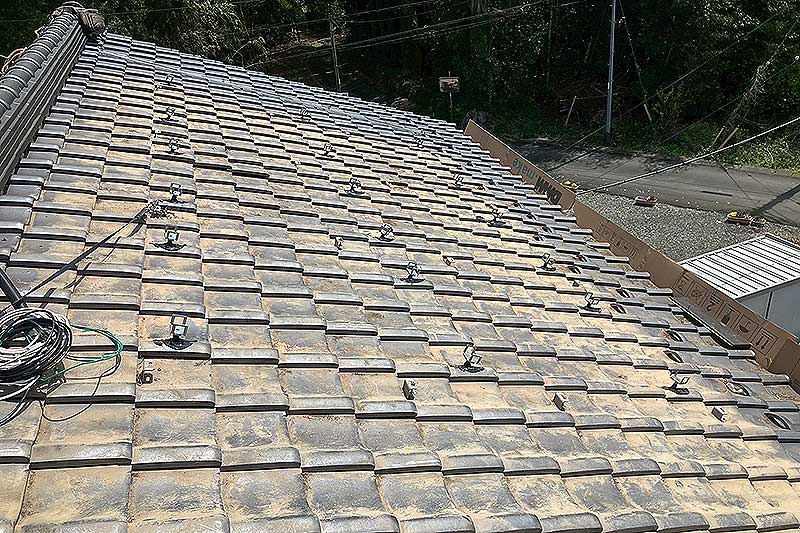 太陽光架台受け金具を設置した屋根全体