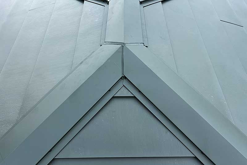 新しいガルバ材張り込み