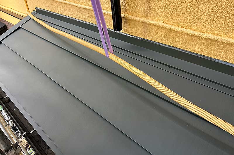 新しいガルバ材張り込み