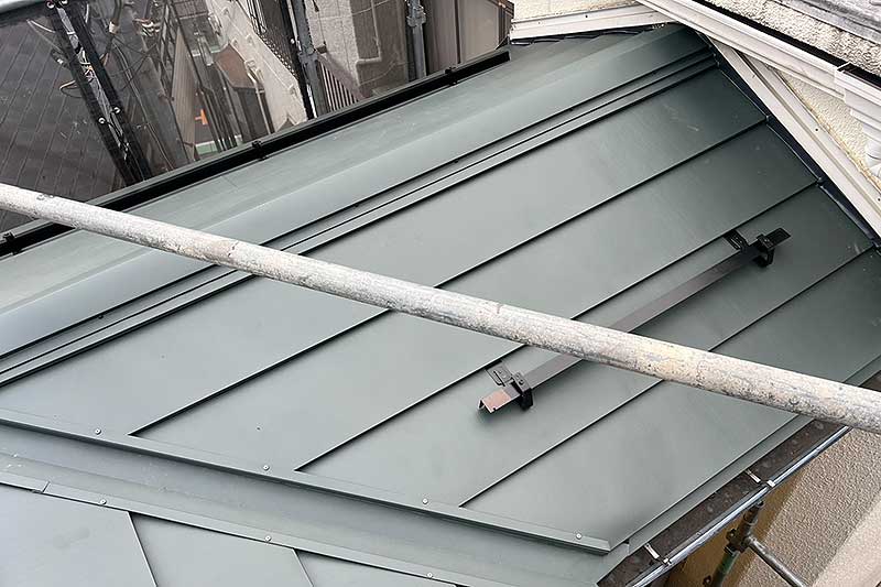 新しいガルバ材張り込み