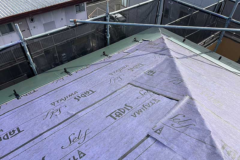 ガルバ材張り込み