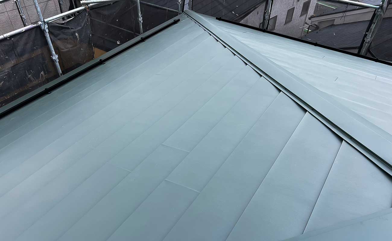 カバー工法でガルバリウム鋼板屋根に改修した屋根