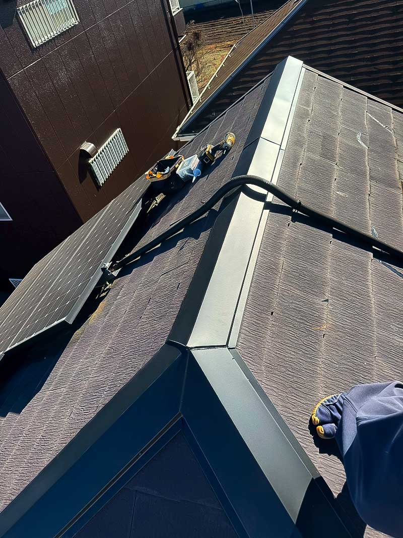 エコランバーの上から新しく棟板金の取付