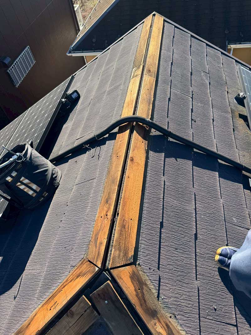 既存の経年で傷んだ木の貫板