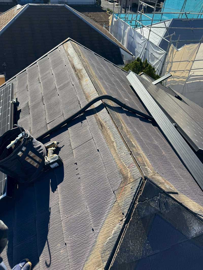 既存の棟板金と貫板の解体・撤去