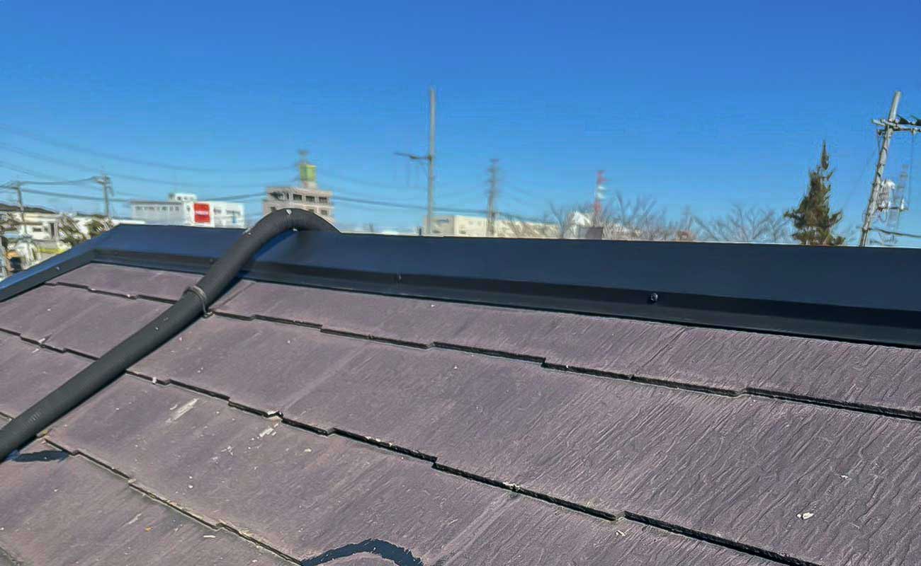 棟板金交換工事が完了した屋根
