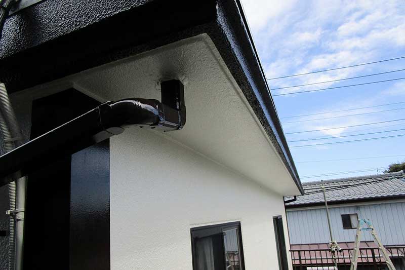 塗装後の外壁・破風・縦樋
