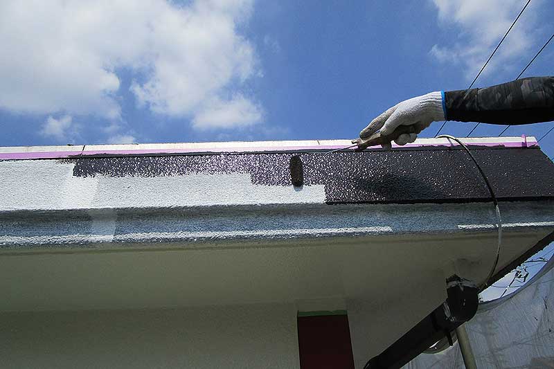 破風の塗装作業