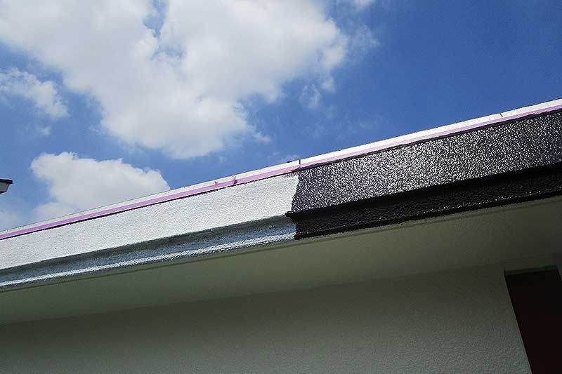 破風の塗装作業