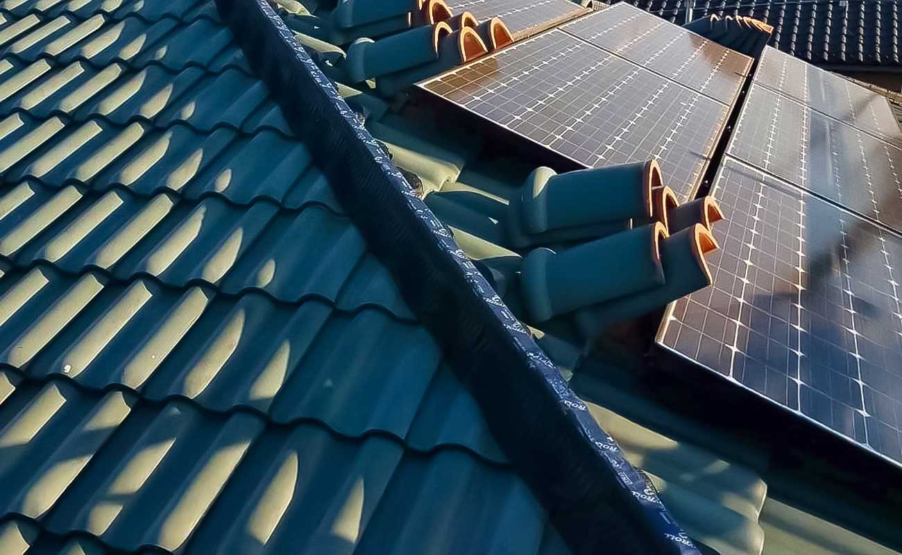 棟瓦乾式工法で施工した棟