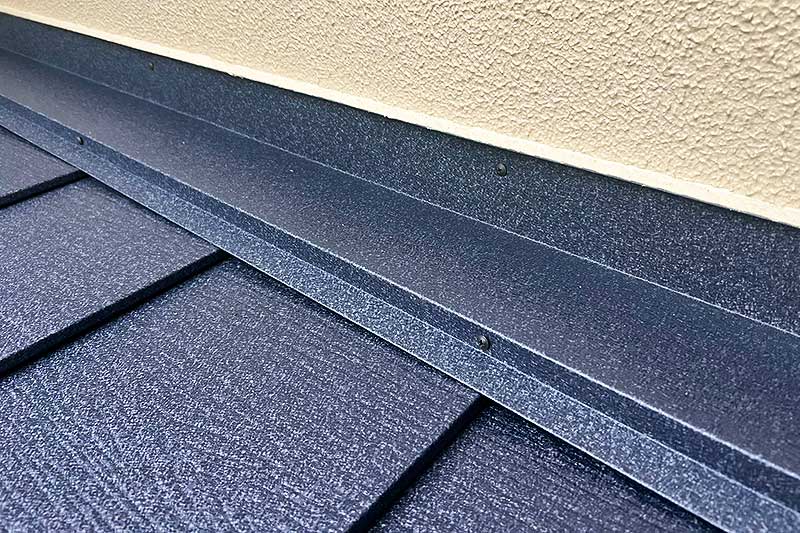 カバー工法でガルバ材張り込み完了した屋根