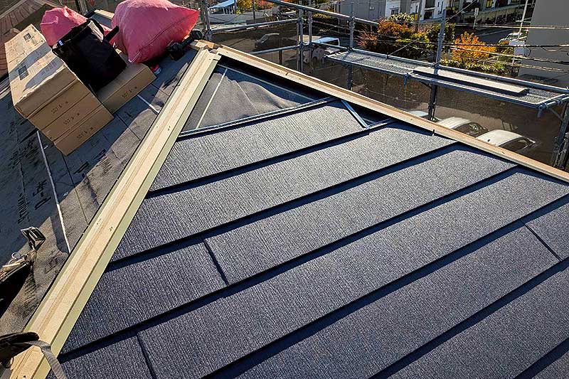 新しく貫板を取り付けてガルバ材張り込み