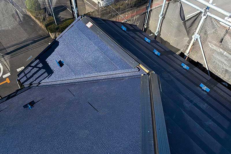 新しく貫板を取り付けてガルバ材張り込み