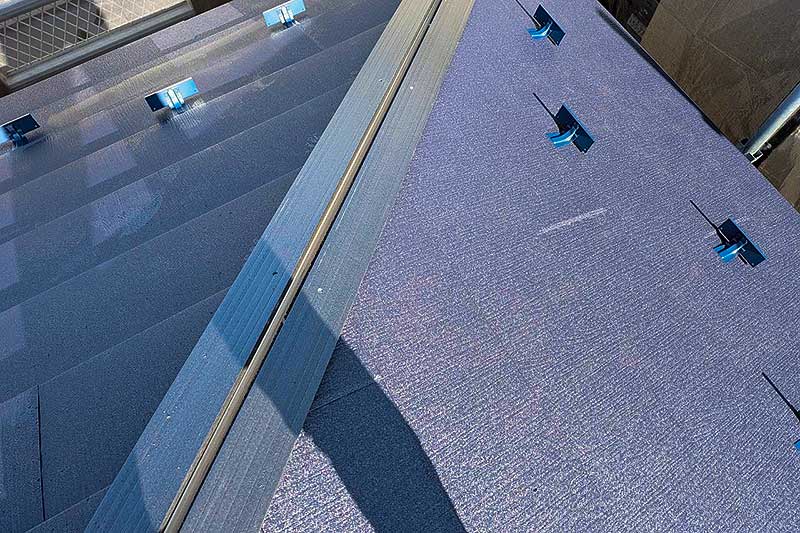 新しく貫板を取り付けてガルバ材張り込み