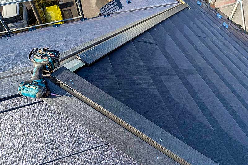 新しく貫板を取り付けてガルバ材張り込み