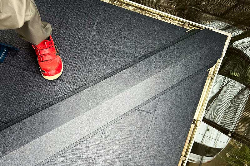 新しいガルバ材張り込み