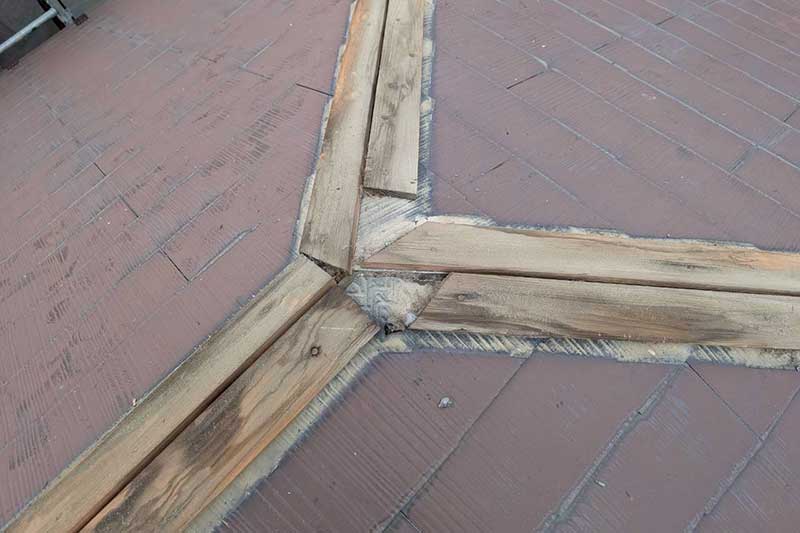 既存の棟板金取り外し