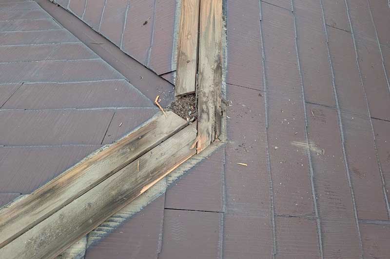 既存の棟板金取り外し