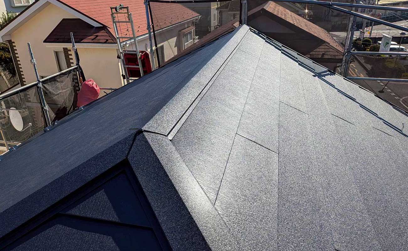 カバー工法でガルバリウム鋼板屋根に改修した屋根