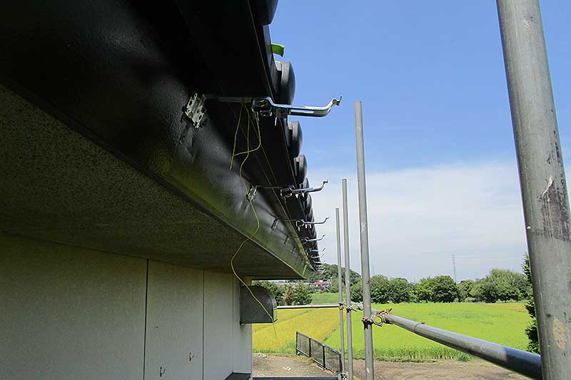 雨樋金具取付作業