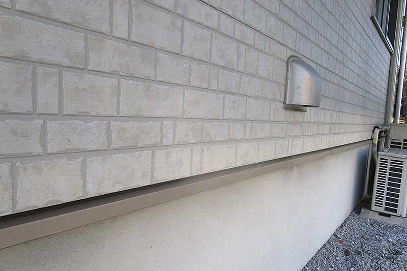 施工前の外壁・水切り