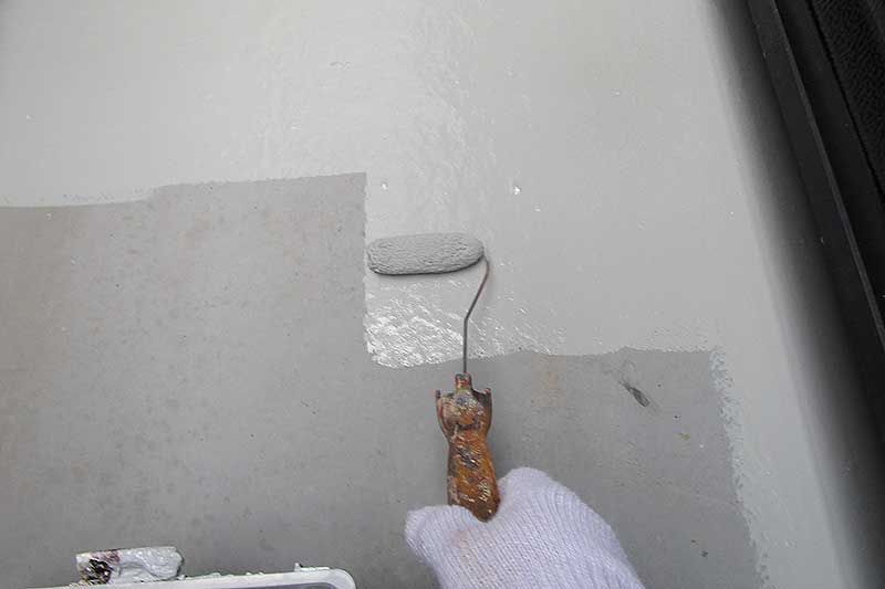 ベランダ防水下塗り