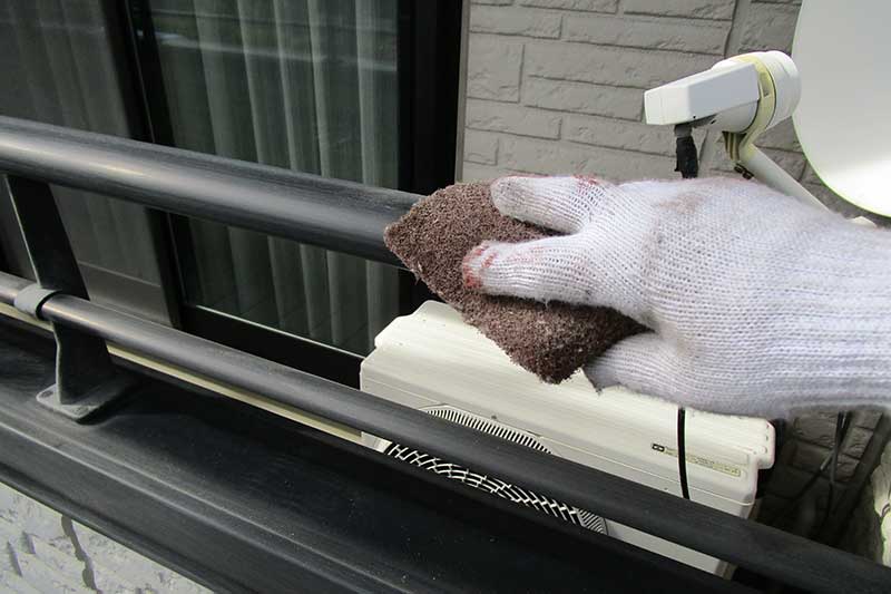 ベランダ笠木・手すりのケレン作業