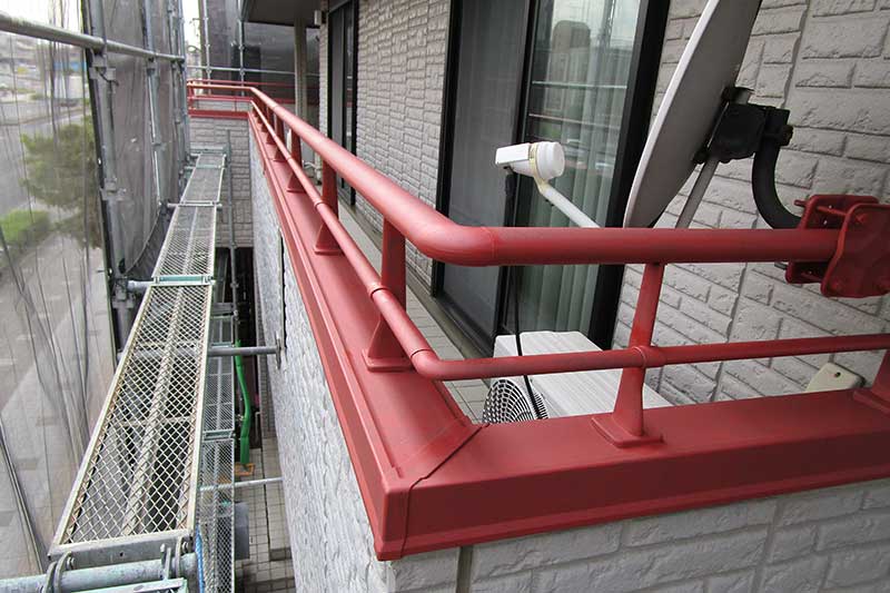 ベランダ笠木・手すりの錆止め塗装完了
