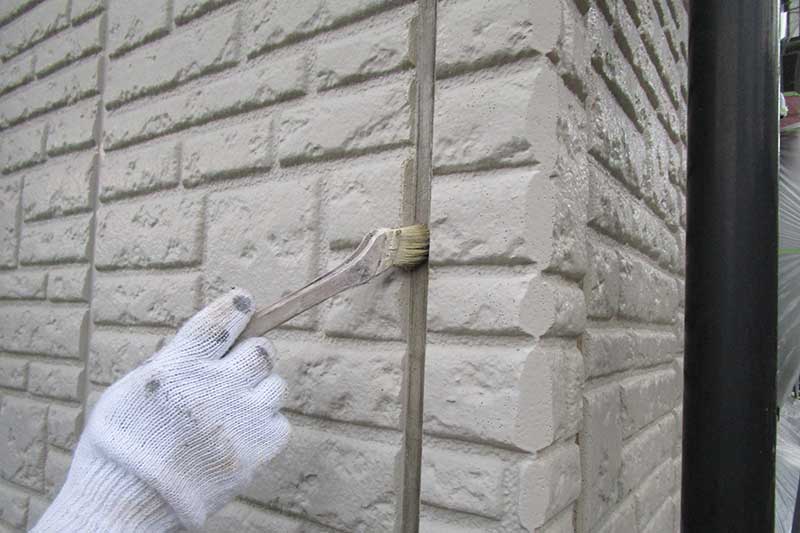 目地を取り外した部分にプライマー塗布