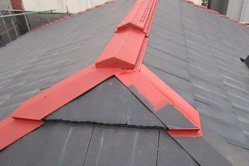 屋根棟板金の錆止め塗装