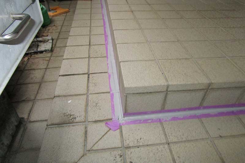 玄関タイル目地補修