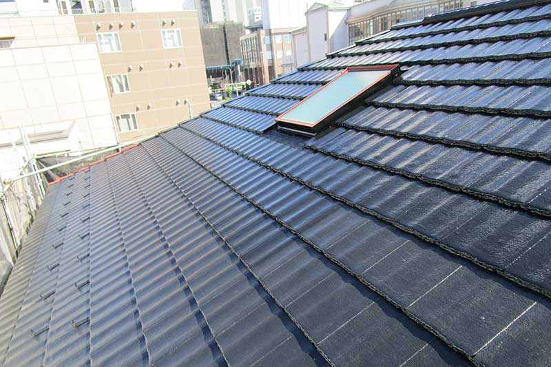 中塗り途中の屋根