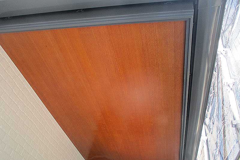 玄関天井の塗装作業完了