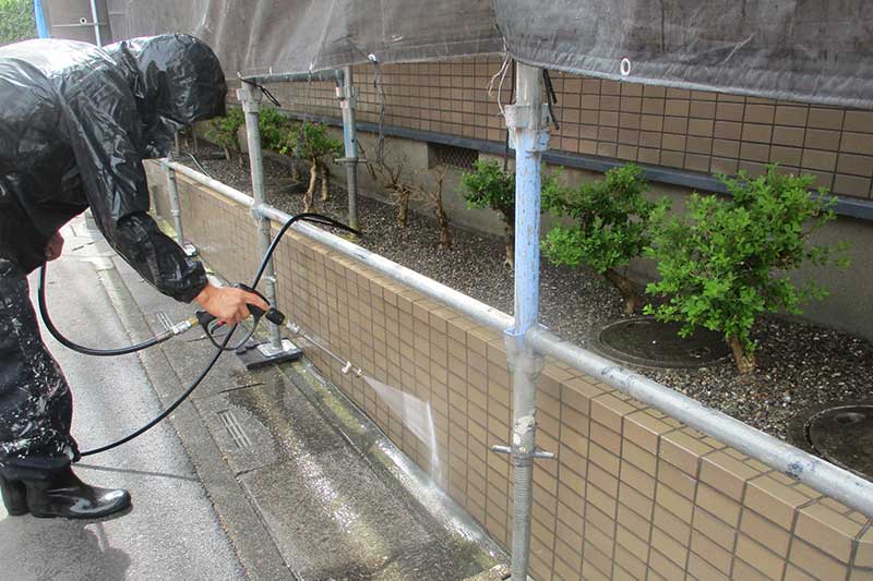 外構ブロック塀の高圧洗浄作業