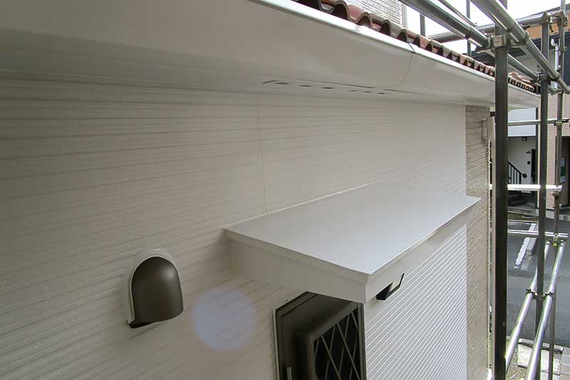 塗装後の外壁・庇